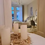 Away From Stylish Netflix Kitchen Lejlighed Wiesbaden