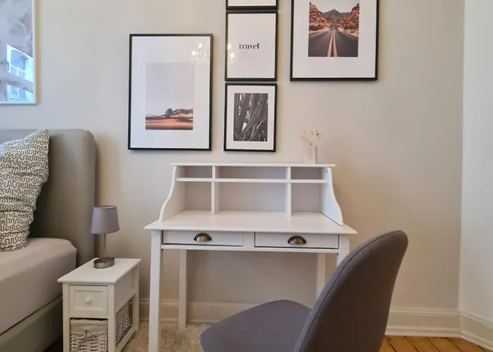 Away From Stylish Netflix Kitchen * Wiesbaden