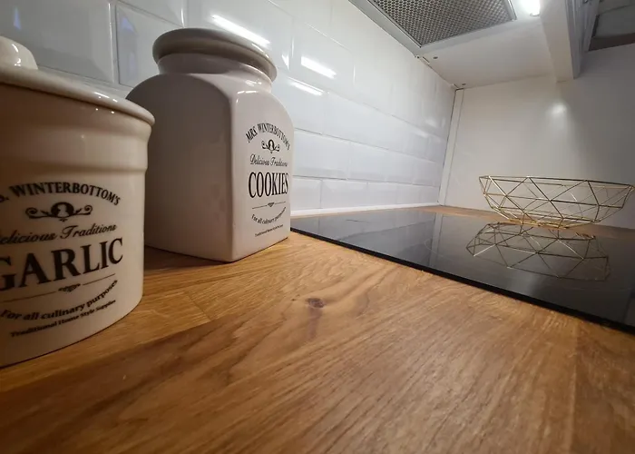 Apartament Away From Stylish Netflix Kitchen