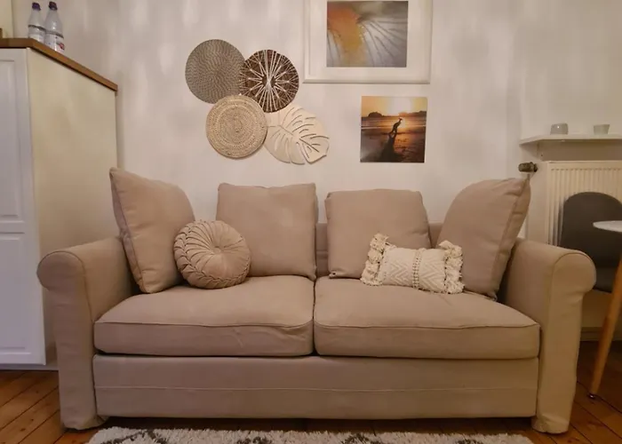 Apartament Away From Stylish Netflix Kitchen