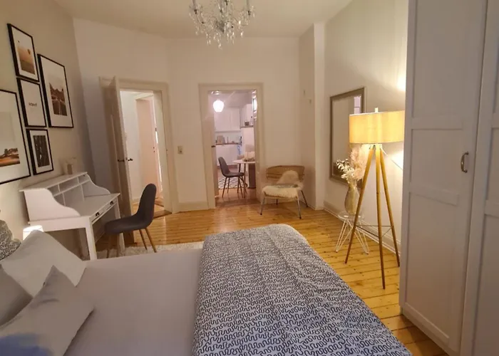 Apartament Away From Stylish Netflix Kitchen *