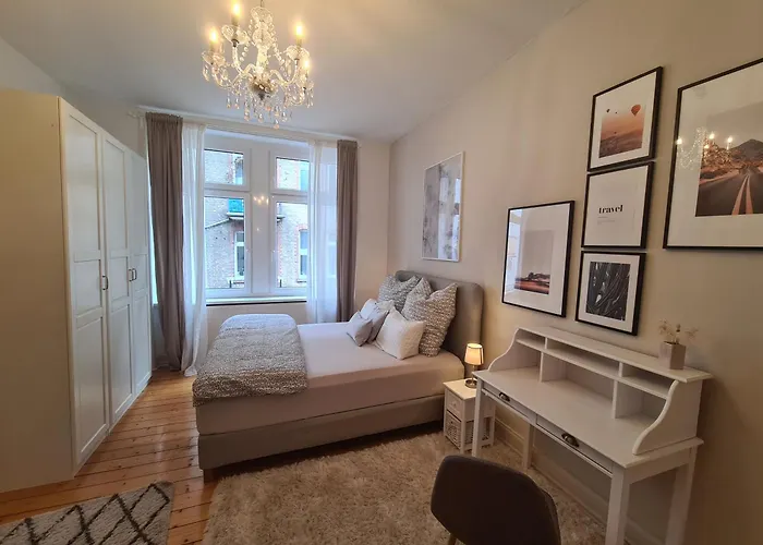 Apartament Away From Stylish Netflix Kitchen